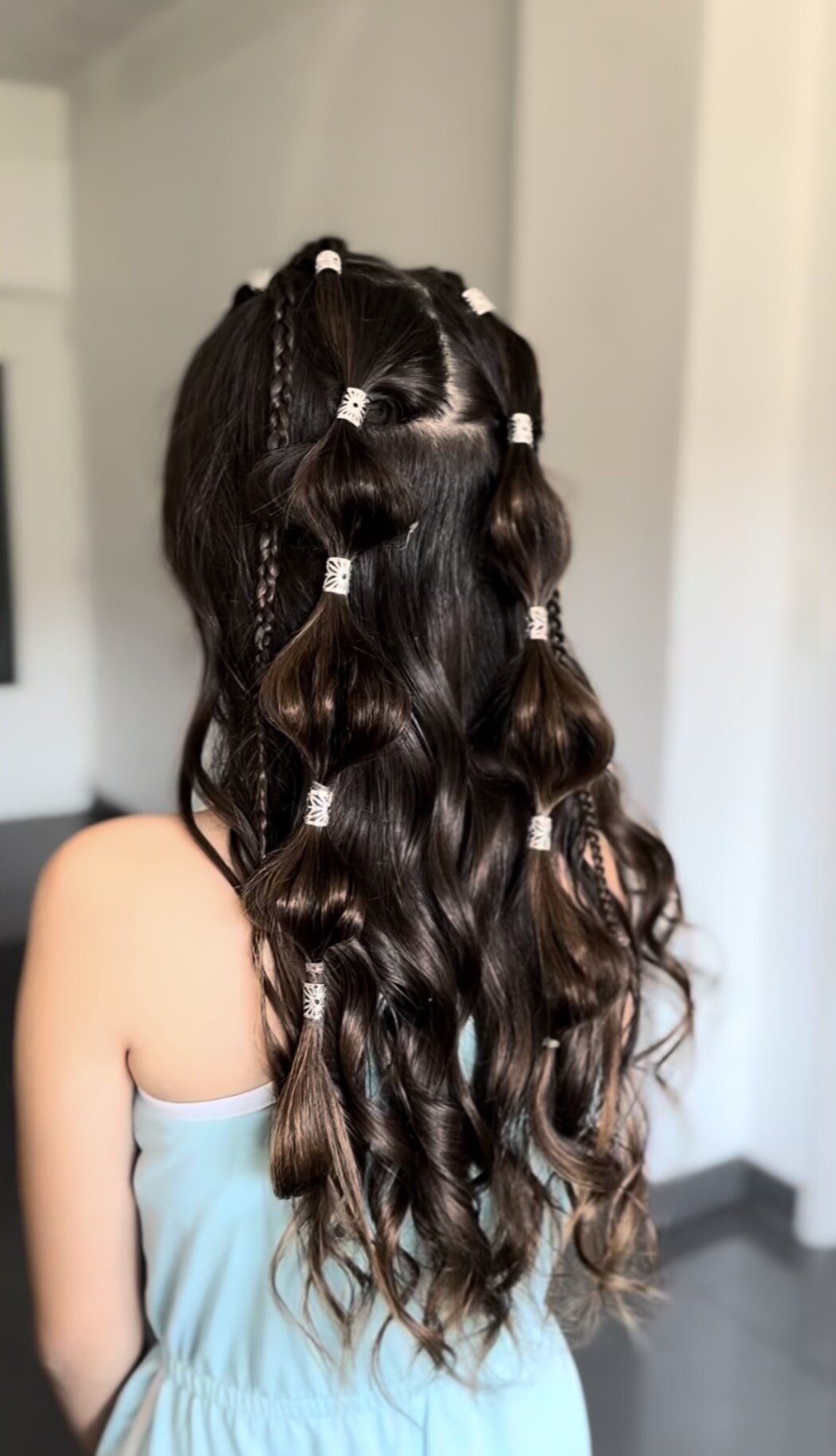 Bubble braids créatives avec perles argentées, coiffeuse Marseille