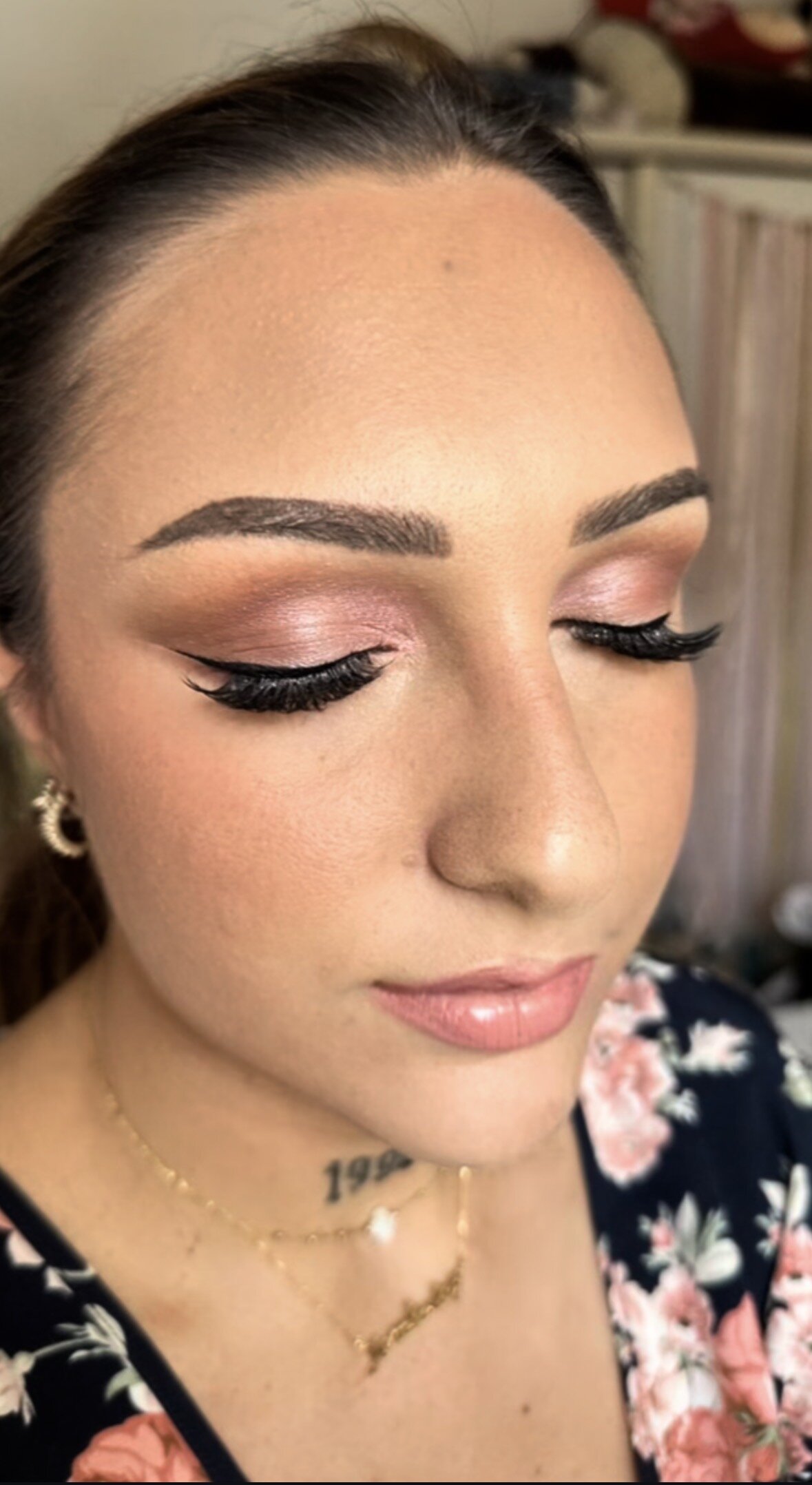 Maquillage glam smoky rose cils volumineux, Marseille