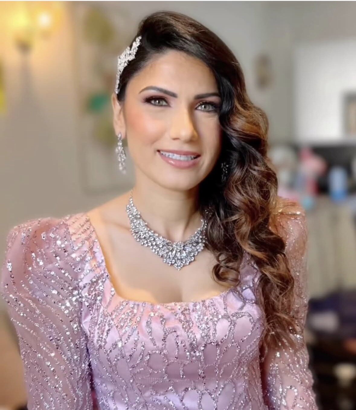 Coiffure et maquillage mariée Marseille — tiare et ondulations